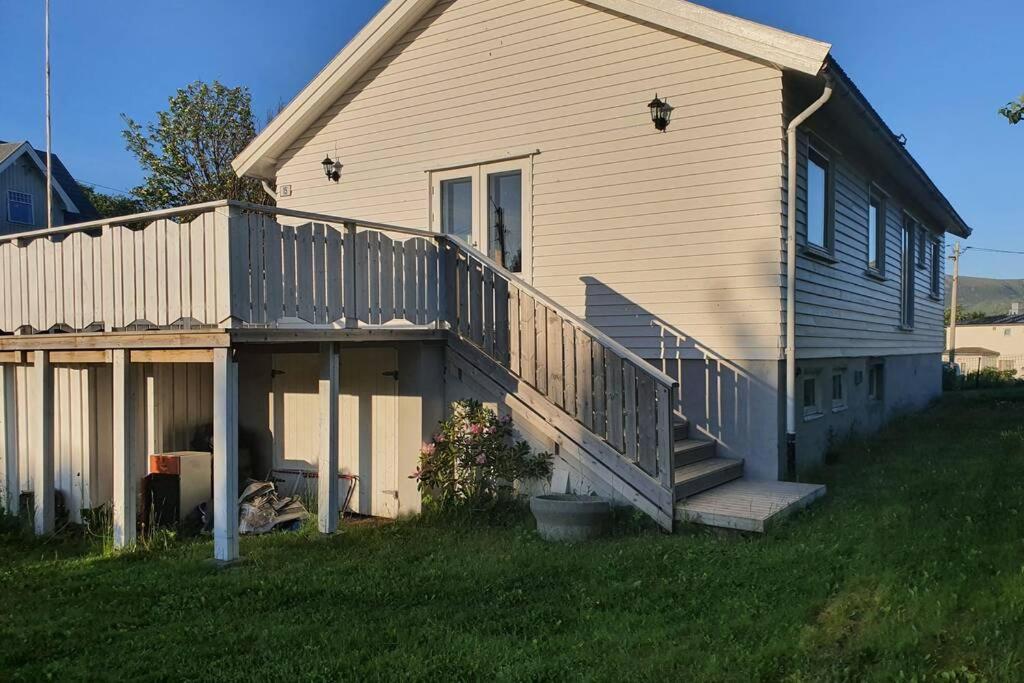 Hus Sentralt I Lofoten Leknes Exterior foto